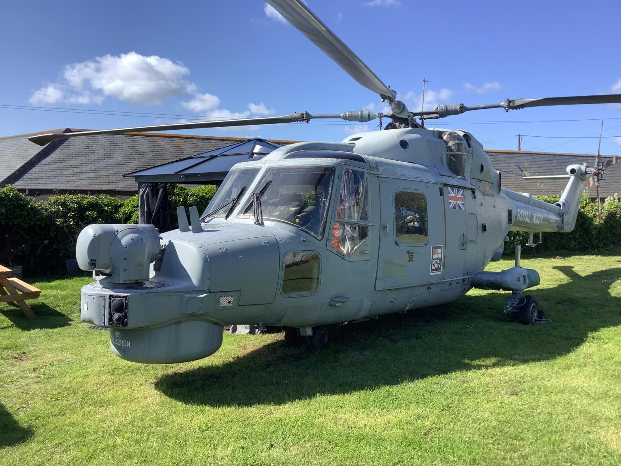 Haelarcher Helicopter Glamping เฮลสตัน ภายนอก รูปภาพ
