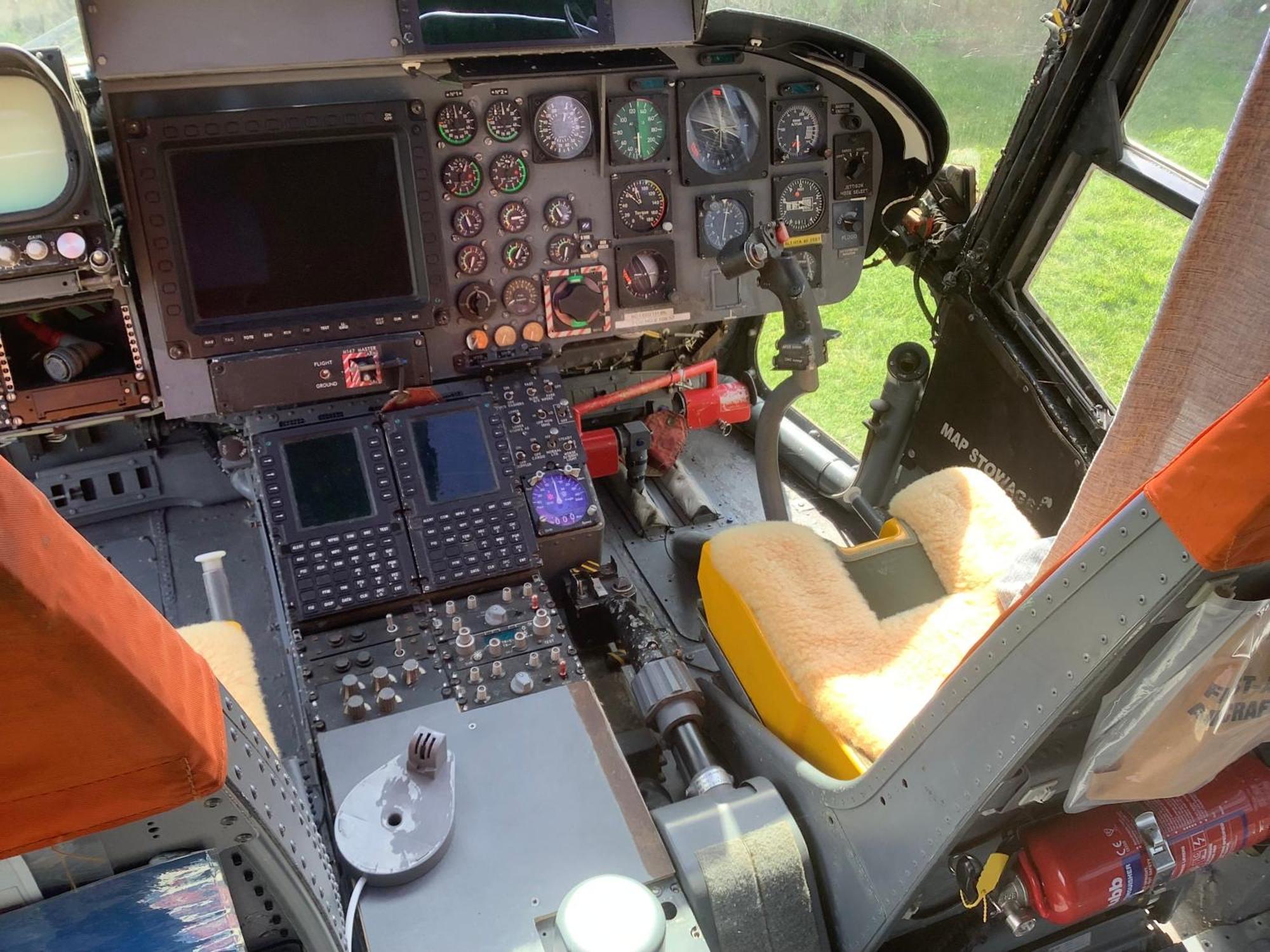 Haelarcher Helicopter Glamping เฮลสตัน ภายนอก รูปภาพ